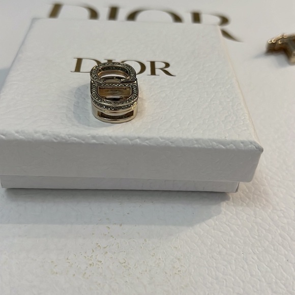 💯 AUTHENTIC DIOR CHARM /badge embellished - Picture 9 of 16